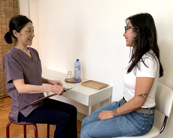 photo of therapist with a client