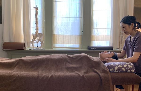 photo of session, neck treatment